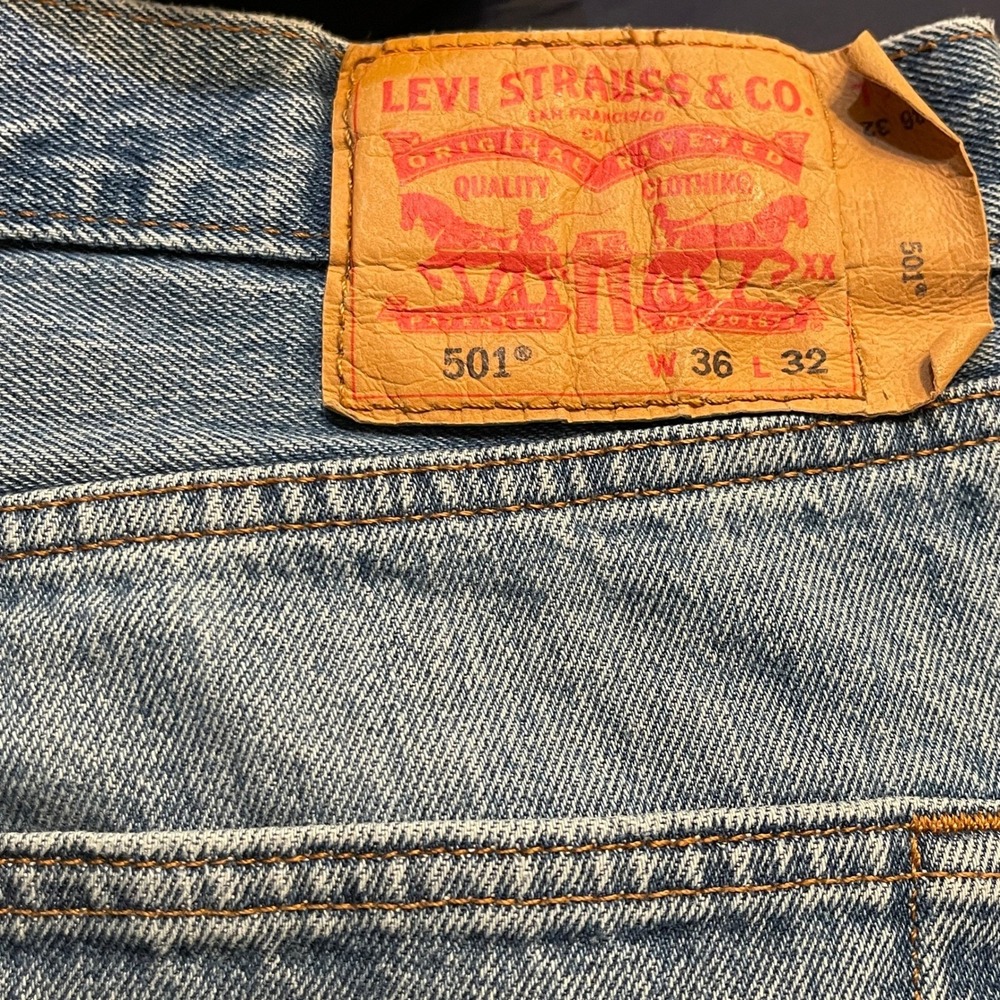 Levis 501 Original Fit Mens Medium Wash Blue Straight Leg Button Fly Jeans 36x32 - Picture 6 of 10